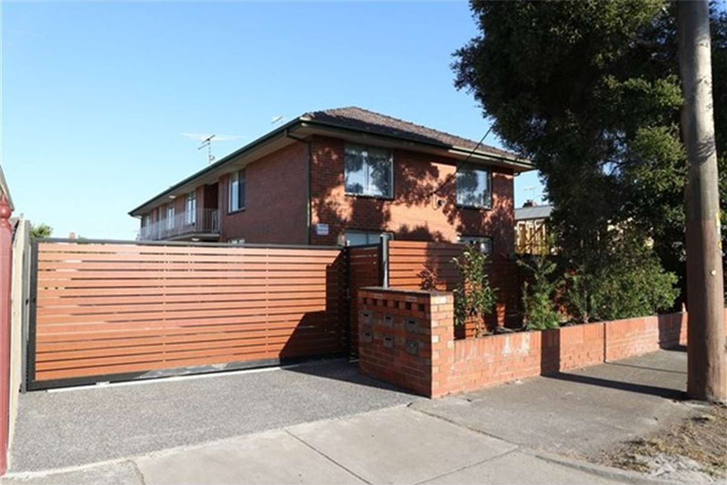 Main view of Homely apartment listing, 2/213 Gordon Street, Footscray VIC 3011