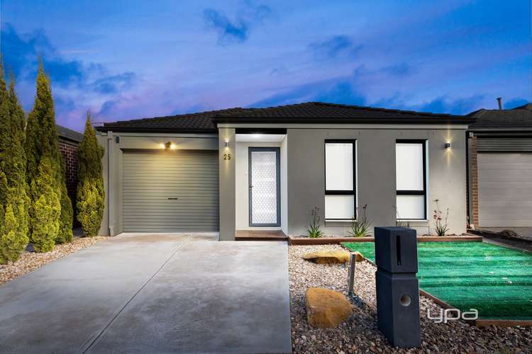 25 Riviera Drive, Hillside VIC 3037