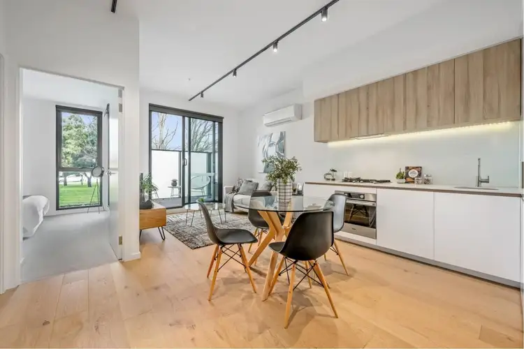 G04/8 Lygon Street