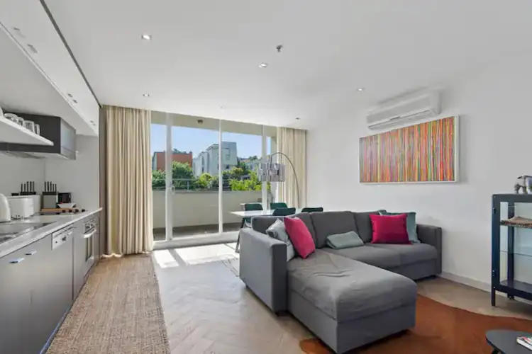 209/12 Yarra Street