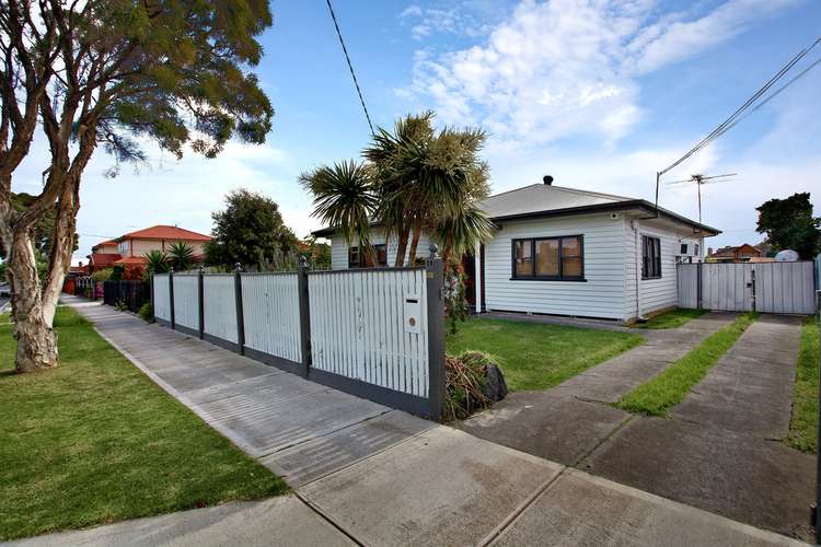 19 Ford Avenue, Sunshine North VIC 3020