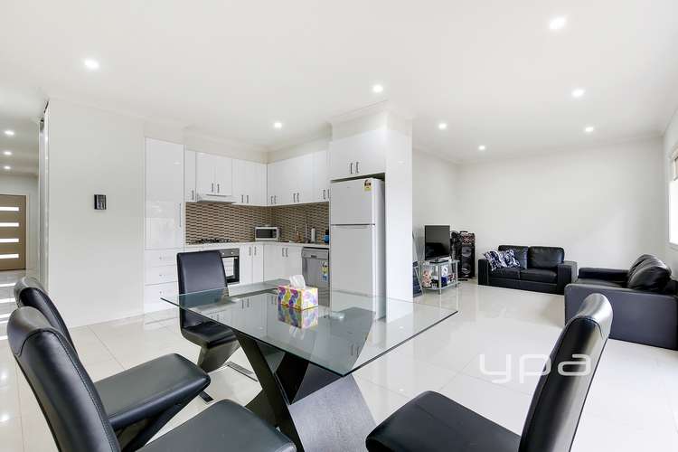 Main view of Homely unit listing, 2/8 Evans Court, Broadmeadows VIC 3047