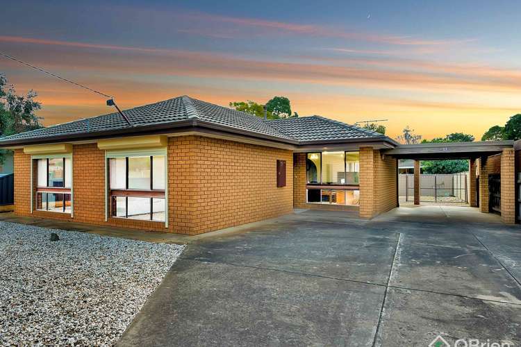 13 Ravenslea Crescent, Deer Park VIC 3023