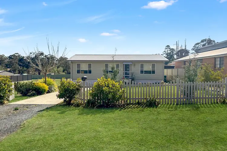 17 Lloyd Avenue
