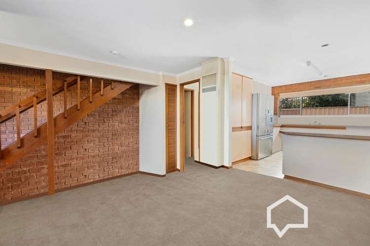 2/15 Sternberg Street, Kennington VIC 3550