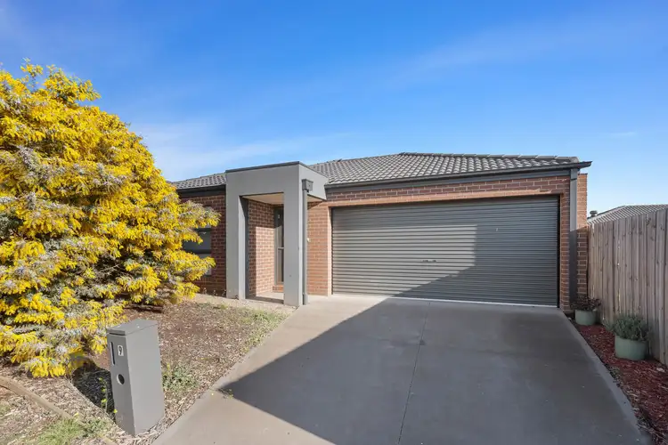9 Hinkler Crescent