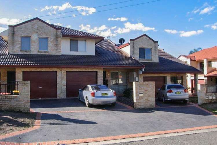 Main view of Homely townhouse listing, 2/14-18 Farrell Street, Balgownie NSW 2519