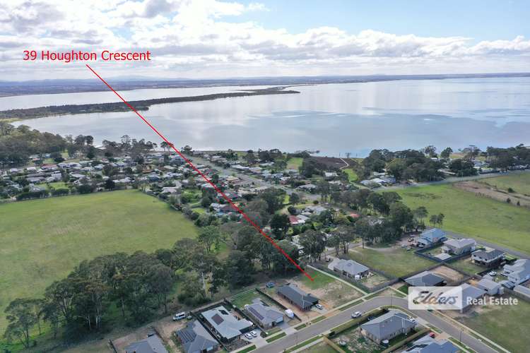 39 Houghton Crescent, Eagle Point VIC 3878