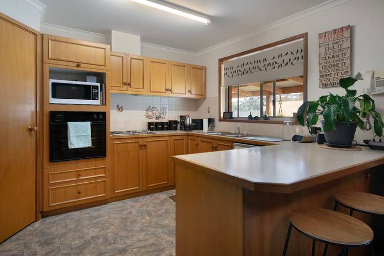 Fifth view of Homely house listing, 2 Burgess Court, Newstead VIC 3462