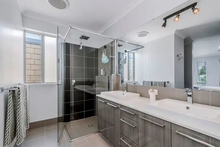 Seventh view of Homely house listing, 4 Lentara View, Hilbert WA 6112
