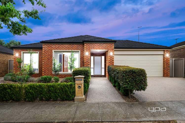 93 Oakview Parade, Caroline Springs VIC 3023