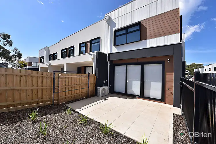 1 Shoreline Crescent