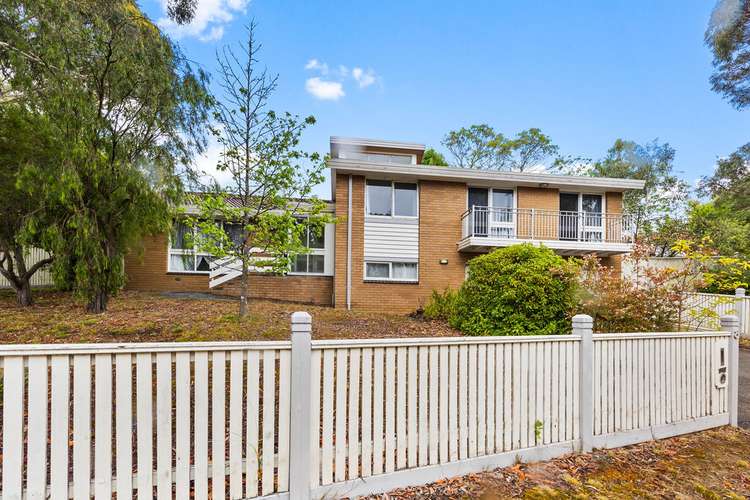 8 Mansfield Avenue, Mount Clear VIC 3350