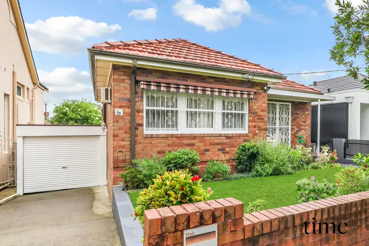 6 McCulloch Street