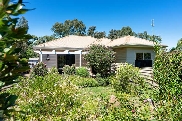 16 Chapmans Road, Castlemaine VIC 3450