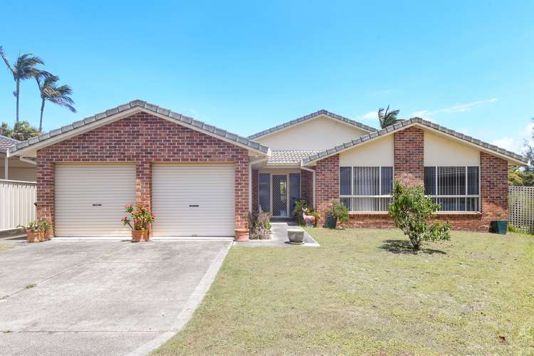 16 Constable Place, Tuncurry NSW 2428