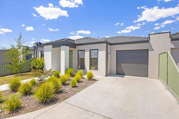 Main view of Homely townhouse listing, 3 Zelkova Place, Lake Gardens VIC 3355