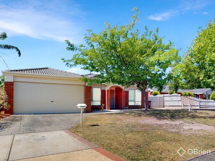 18 Deakin Court