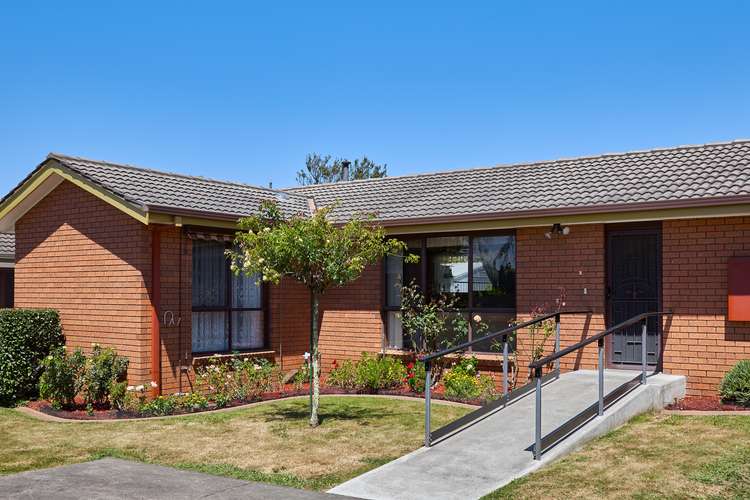 Main view of Homely unit listing, 2/8 Hopetoun Road, Drouin VIC 3818