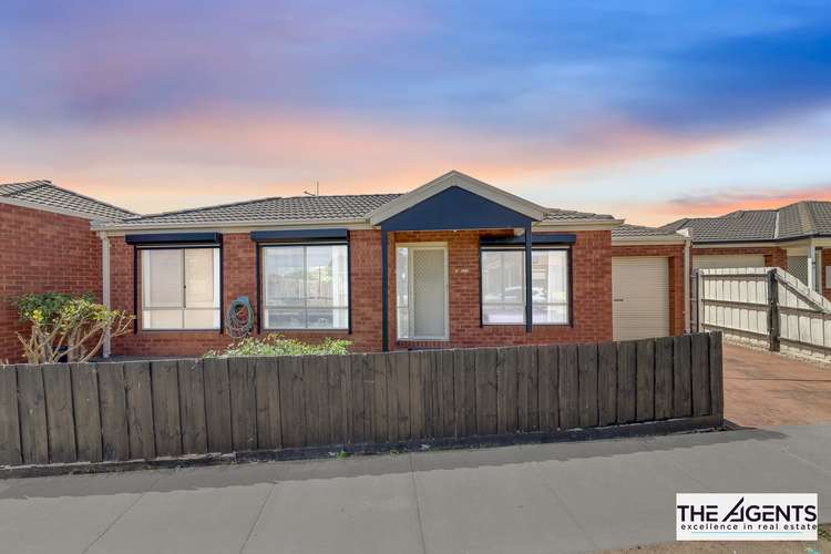 Main view of Homely townhouse listing, 2/124 Rosella Avenue, Werribee VIC 3030