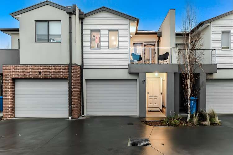 Main view of Homely townhouse listing, 17/10 Mickleham Drive, Cranbourne North VIC 3977