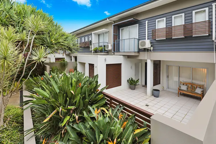 2/152 Burnett Street