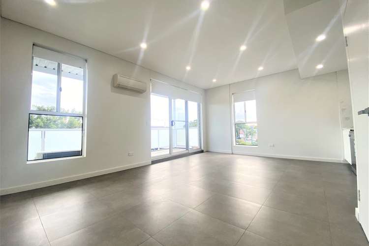 Main view of Homely unit listing, 304/5-7 Swift Street, Guildford NSW 2161