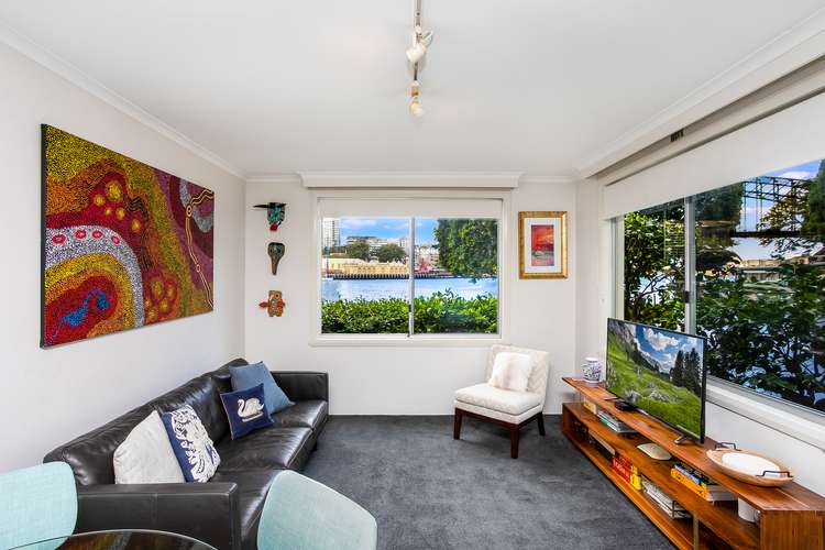 2/2A Henry Lawson Avenue, Mcmahons Point NSW 2060