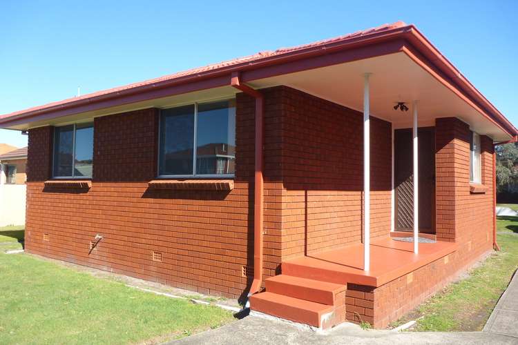 Main view of Homely unit listing, 2/19 Sassafras Avenue, Windang NSW 2528