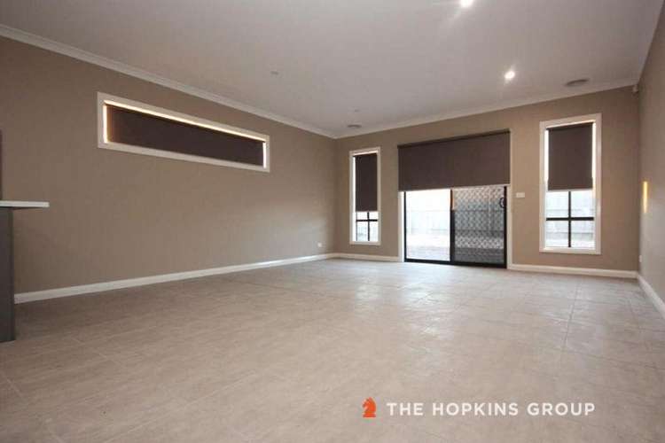 Main view of Homely unit listing, 2/34 Robinson Drive, Melton South VIC 3338