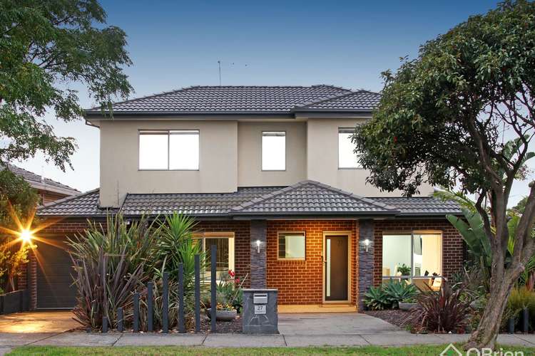 Main view of Homely townhouse listing, 27 Elizabeth Street, Oakleigh East VIC 3166