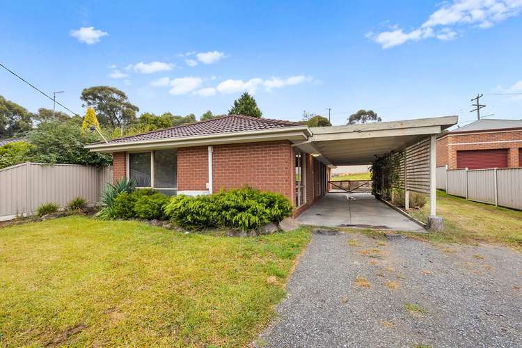 8 Melvyn Crescent, Mount Clear VIC 3350