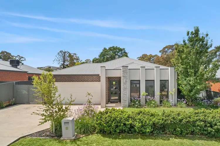 8 Carloway Drive