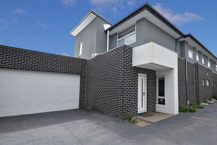 Main view of Homely townhouse listing, 2/11 Lawrence Avenue, Aspendale VIC 3195