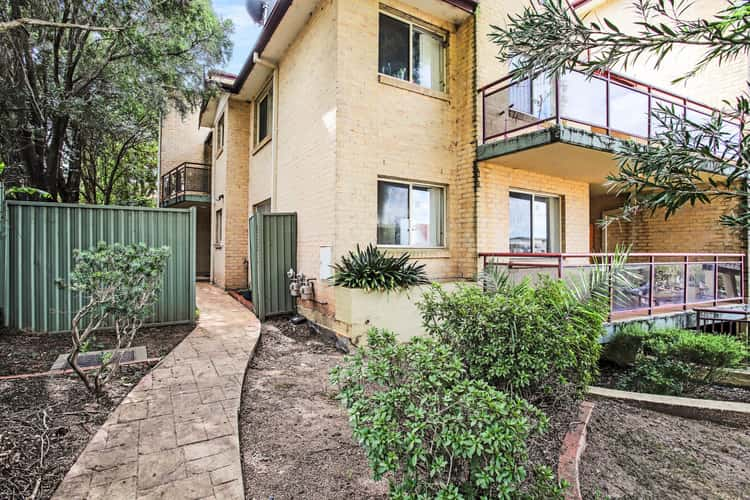 Main view of Homely unit listing, 3/15 Mowle Street, Westmead NSW 2145