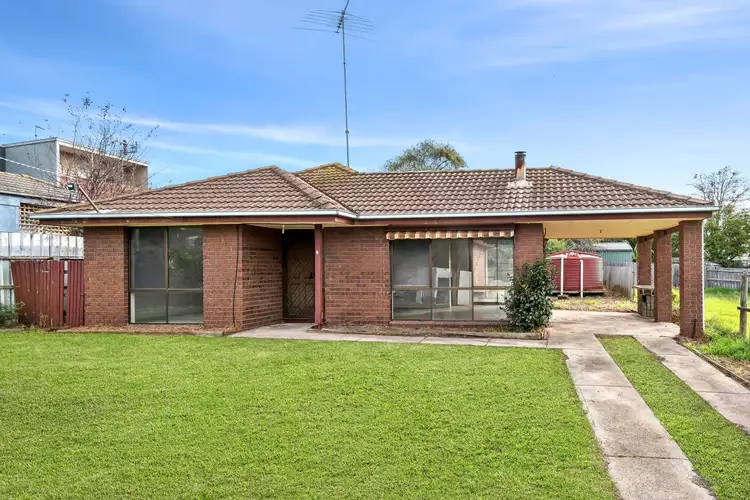 8 Turana Avenue