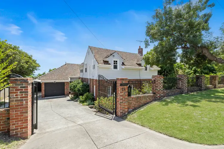 2a Fenton Crescent