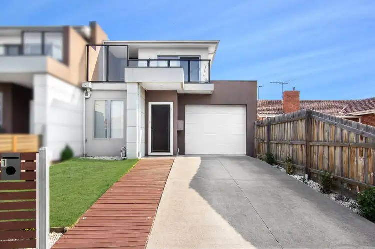 1/12 Holland Court
