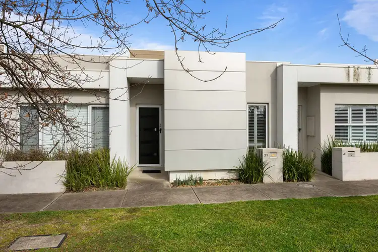 39 Warburton Drive