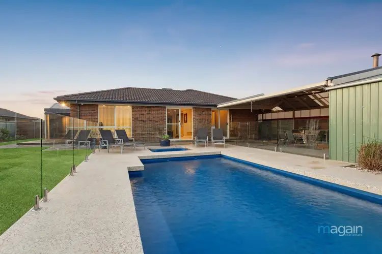 5 Meadow Bank Way