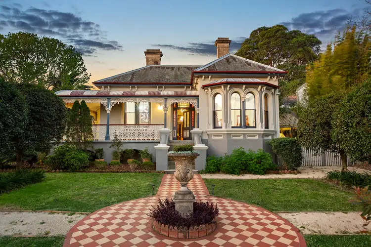 2 Pitt Street