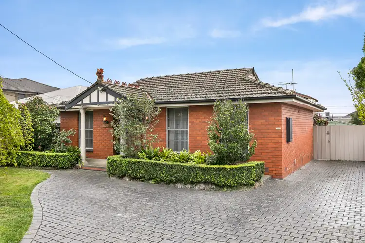 8 Kingston Street