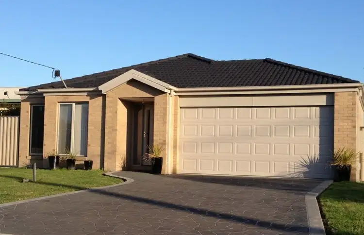 5 Rhodes Court