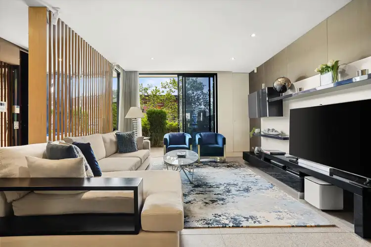 16 Pottinger Street