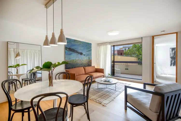 303/8 Cooper Street