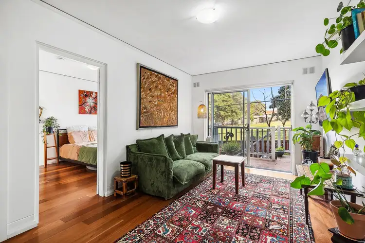 2/53 Caronia Avenue