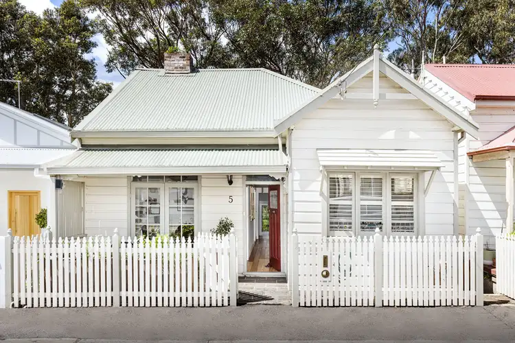 5 Murdoch Street