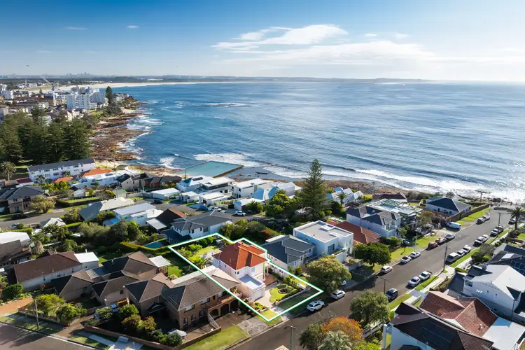 Second view of Homely house listing, 11 Via Mare, Cronulla NSW 2230