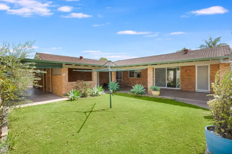 8 Yanderra Crescent
