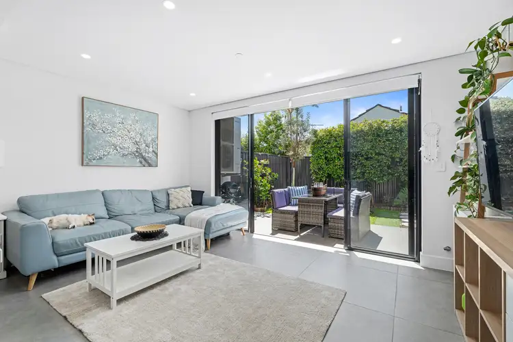9/2 Anzac Avenue